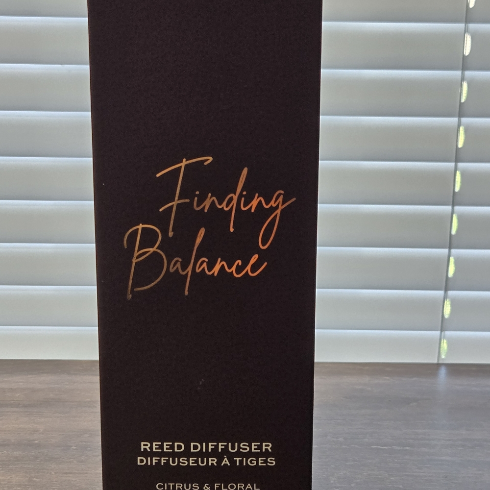 Revolution Black and Gold Reed Diffuser - Picture 2 of 5
